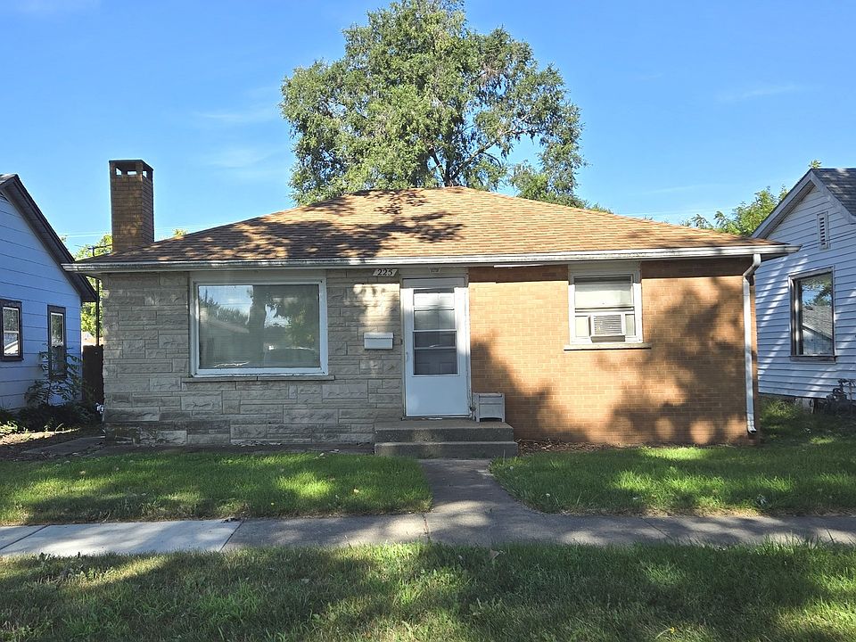 1st image of 225 S Clinton Ave