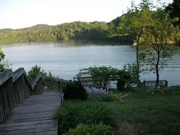 1006 Harbour Dr, Johnson City, TN 37601