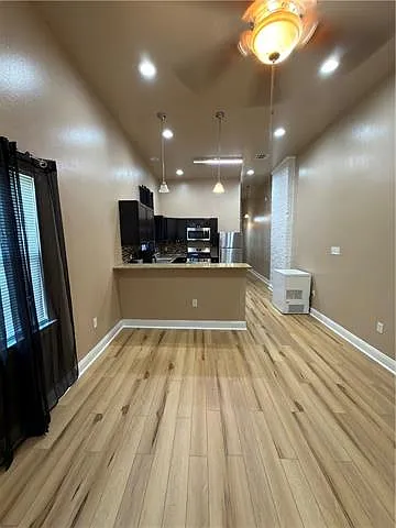 2233 Franklin Ave — Photo 3