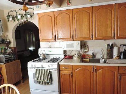 3rd image of 13 Broadmoor Ln