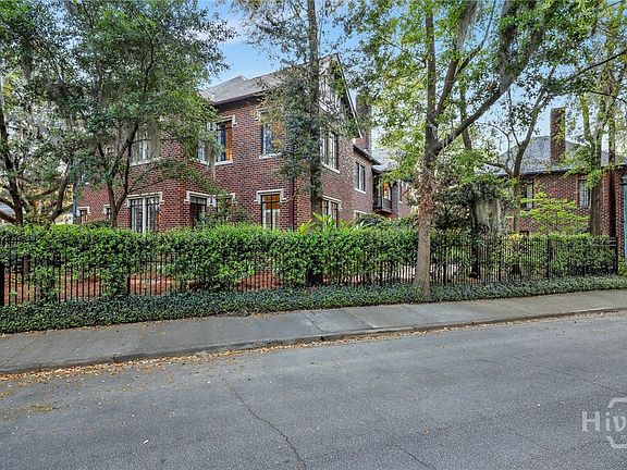 5th image of 302 E 46th Street
