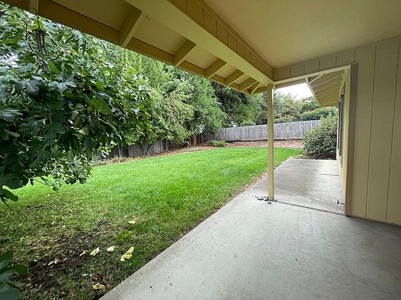 5th image of 931 La Loma Dr