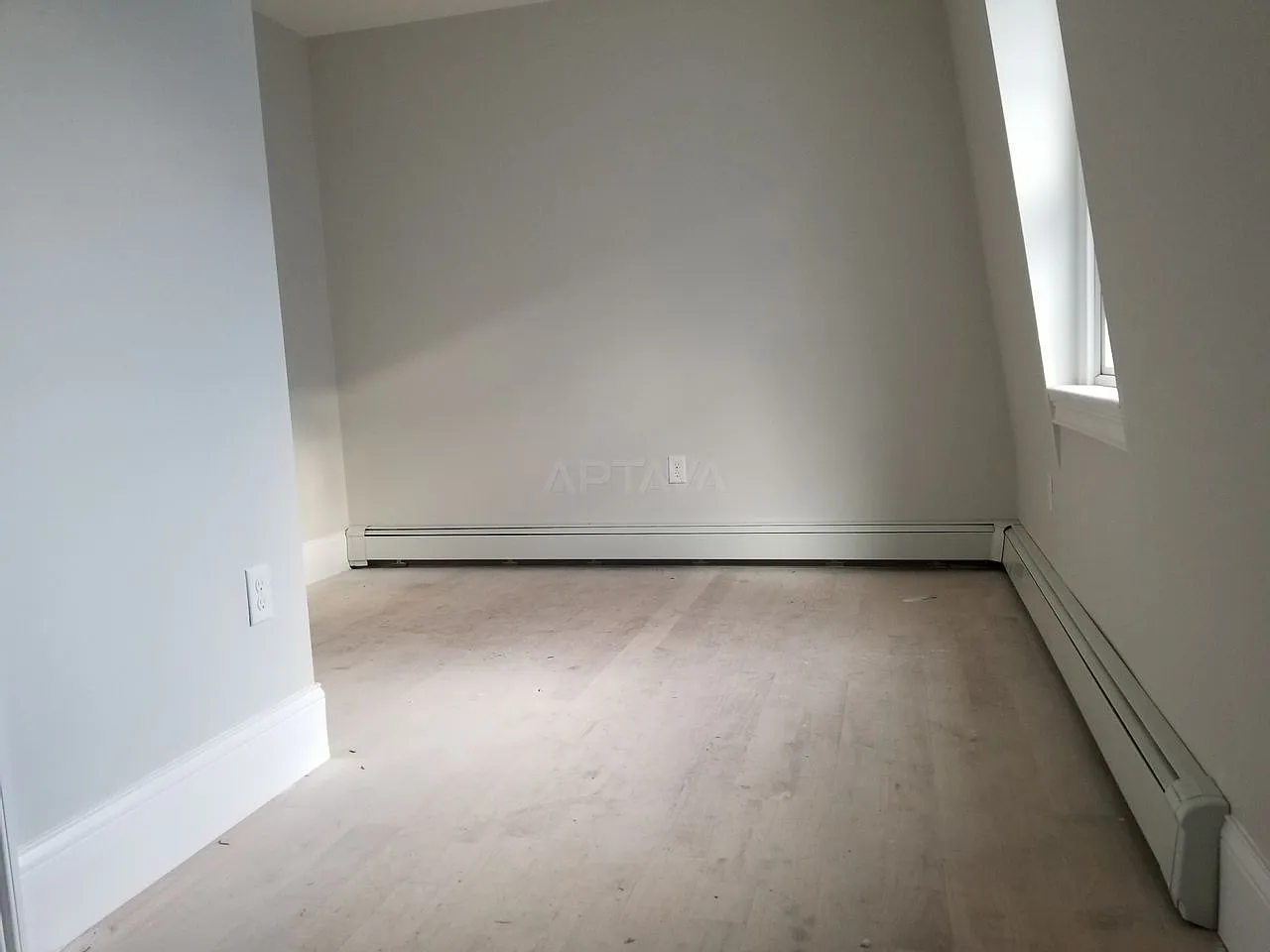 Porter Square / Spring Hill area, 3 bedroom, 1 — Photo 4