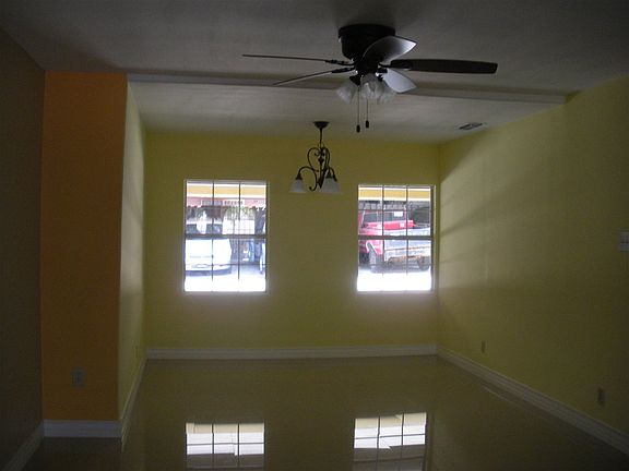 5th image of 2521 N Villaway Ave