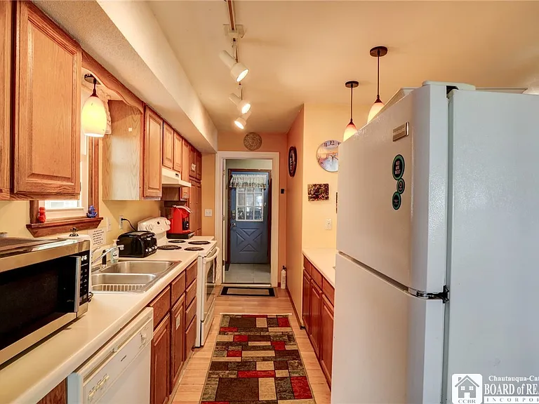 2372 Lakeside Dr — Photo 12