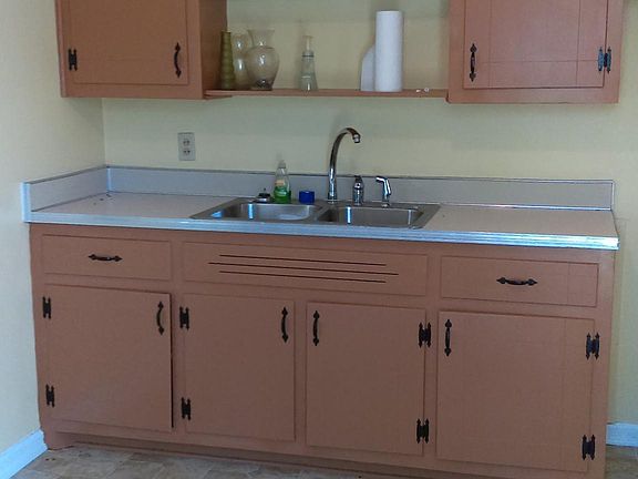 Kitchen has Washer and Dryer hookups