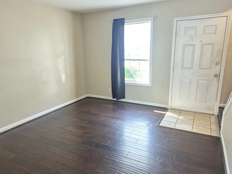 309 Surry Ln — Photo 2