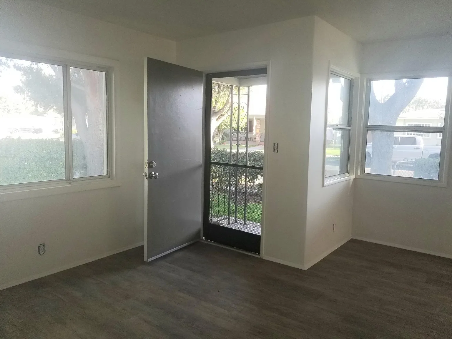 401 Delphine Place — Photo 1