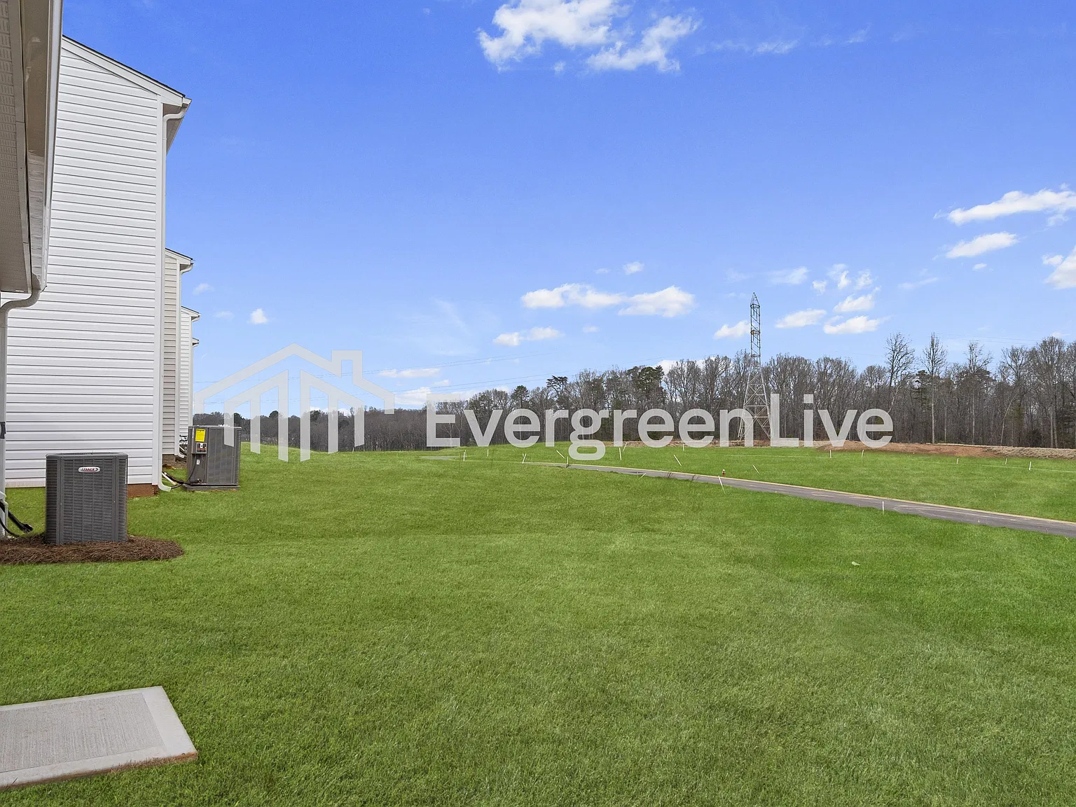 5 bed, 2.5 bath, 2306 sqft, $2,095 — Photo 2