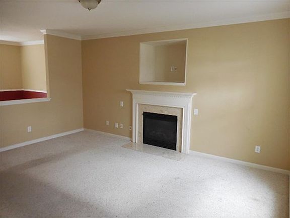 2nd image of 1916 Briar Run Dr