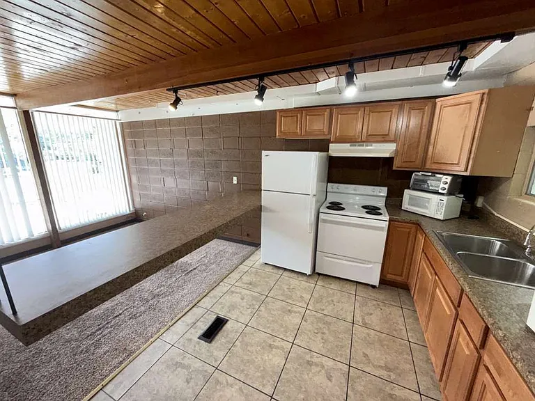 899 Canyon Rd #3 — Photo 3