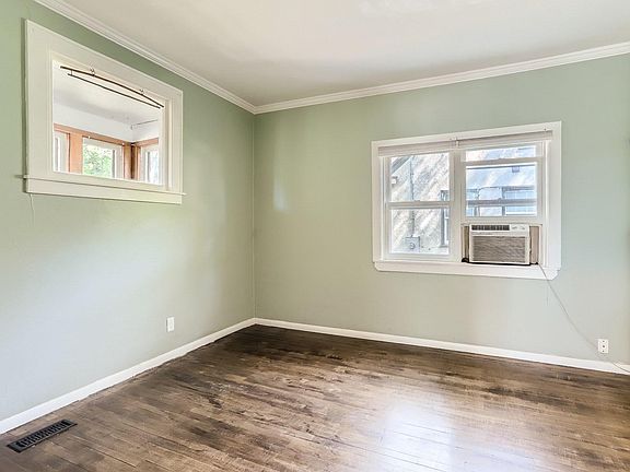 5th image of 652 36th Ave NE #11