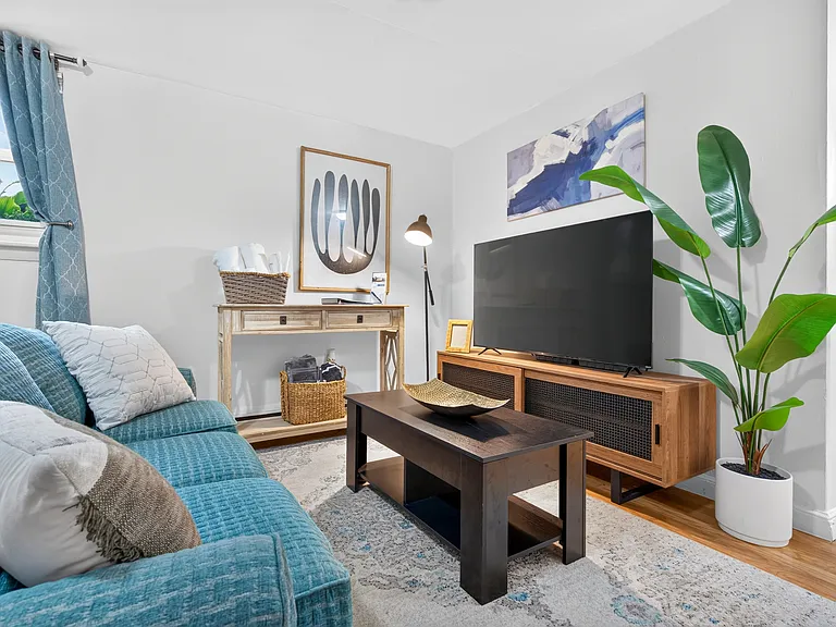 105 Chestnut St #2B — Photo 3