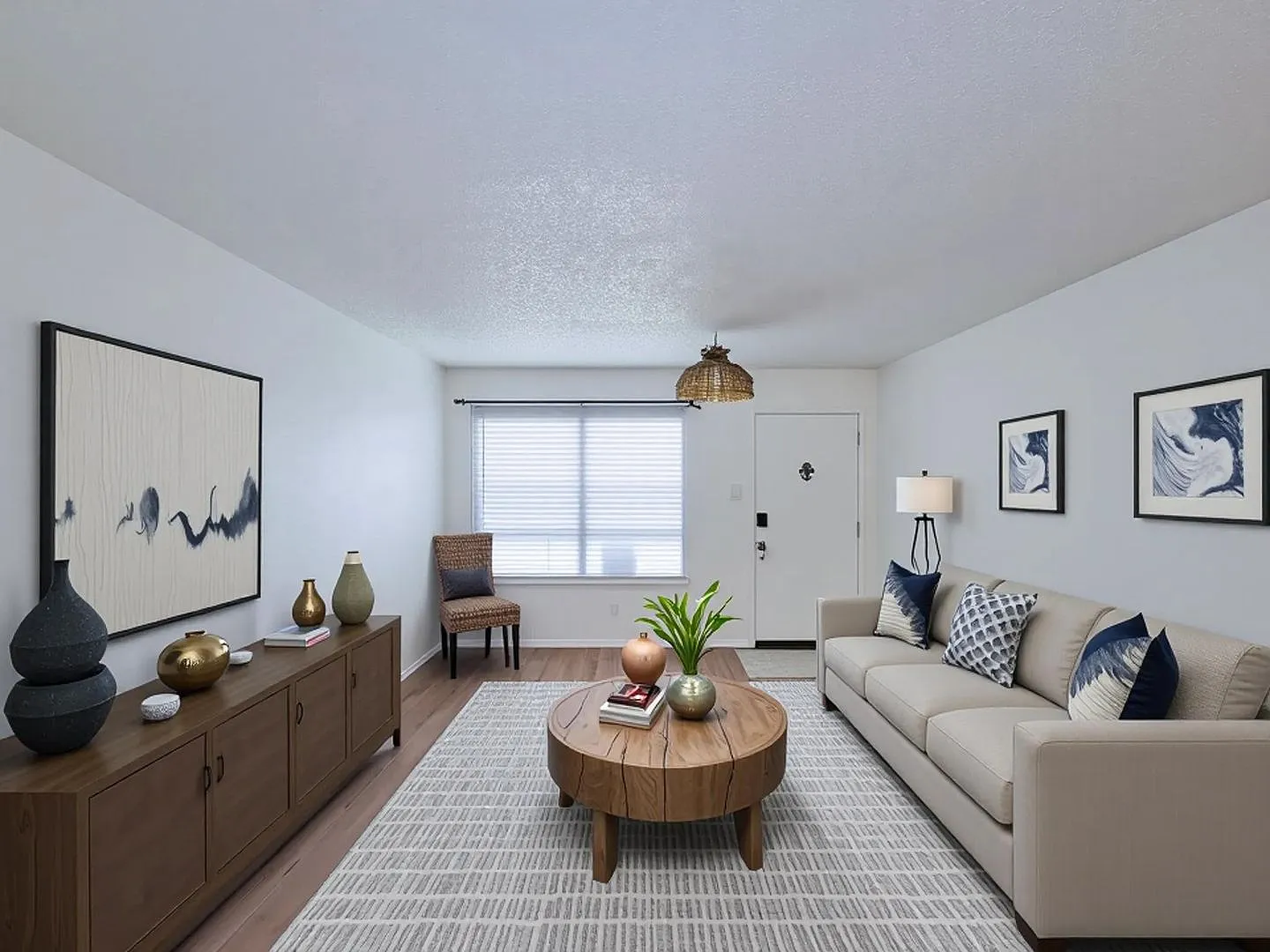 Charming and spacious one bedroom upstairs unit located in the courtyard by Clear Lake. New paint... — Photo 3
