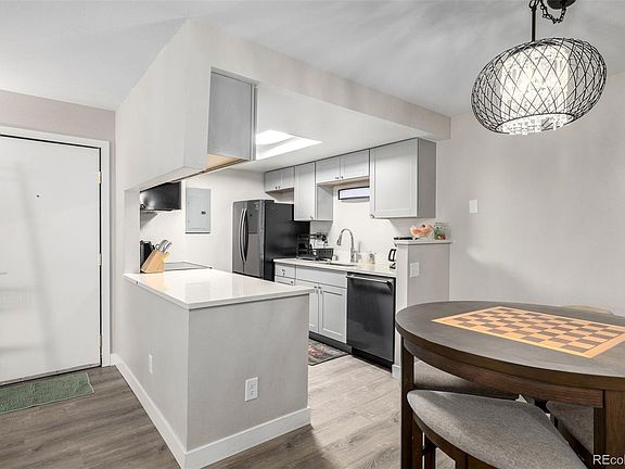 5th image of 943 S Zeno Way Unit 206