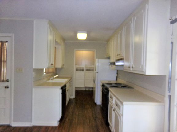 5th image of 907 Eisenhower Dr