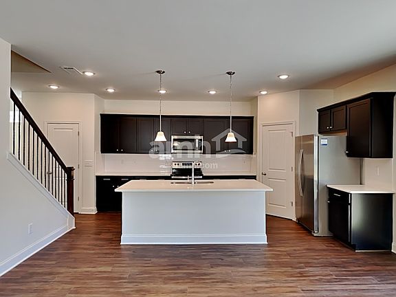 3rd image of 3771 Blackshear Pl