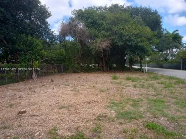 2410 NW 167th St, Miami Gardens, FL 33056