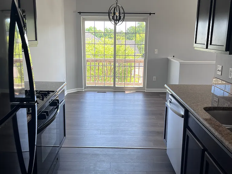 2604 Riversedge Dr — Photo 12