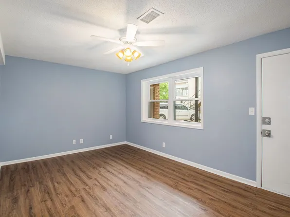 31st Street Apartment, 1130 S 31st St APT 11, Omaha, NE 68105