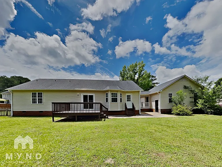 104 Carrington Dr — Photo 24