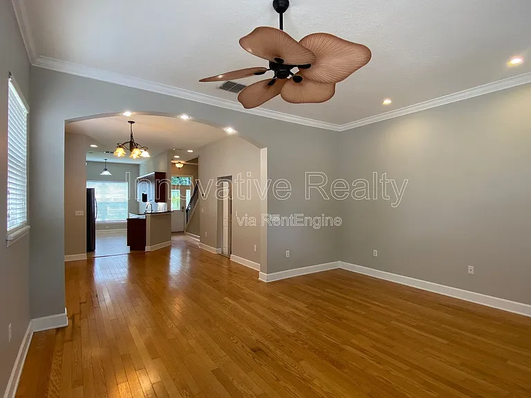 332 E Kaley St — Photo 2