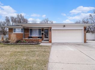 25505 Green Ct, Warren, MI 48089