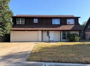 736 W Borden St, Sinton, TX 78387