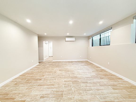 3rd image of 1035 N Hayworth Ave #100A