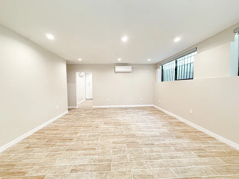 1035 N Hayworth Ave #100A — Photo 3