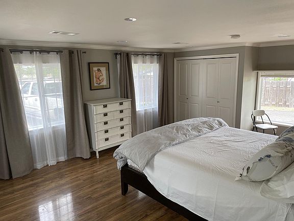 4th image of 16 Knoll Crest Dr