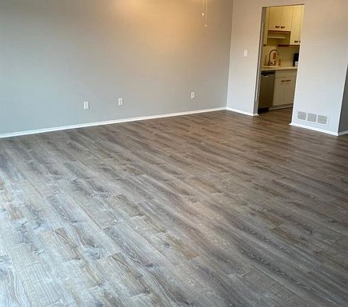5th image of 709 Skynob Dr