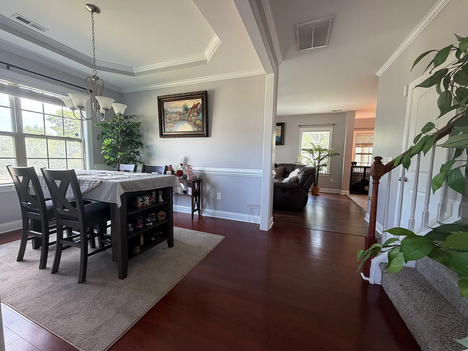 5 bed, 3150 sqft, $2,400 — Photo 4