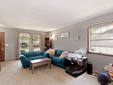 5th image of 624 W Grant Ave