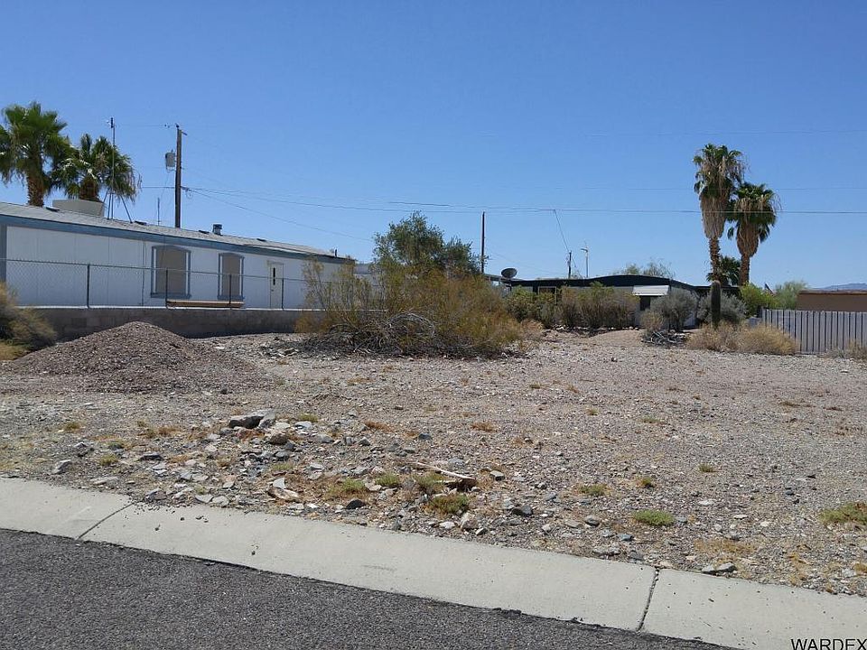 1st image of 3045 E Lake Dr