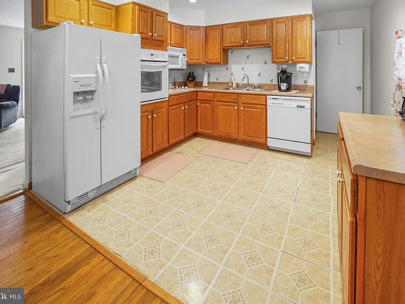 5th image of 9614 Charles Ct