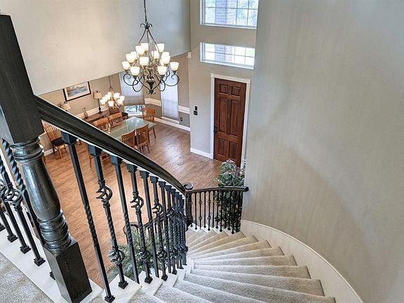 3rd image of 289 Waterford Way