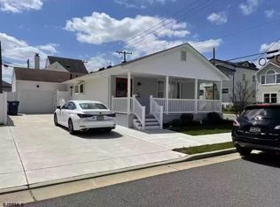 216 N Osborne Ave, Margate, NJ 08402
