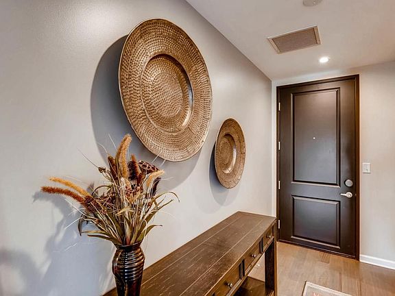 Condo 7D Entry