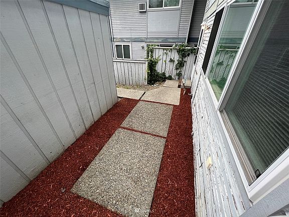 Entry patio and garden space