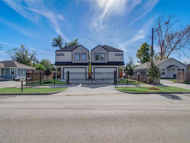 835 S Victory Dr — Photo 2