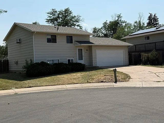 1913 McAllister Ct — Photo 1