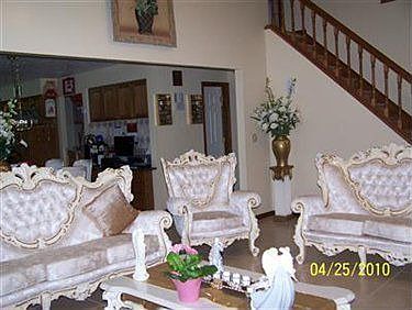 5th image of 4606 Queen Anne Ave