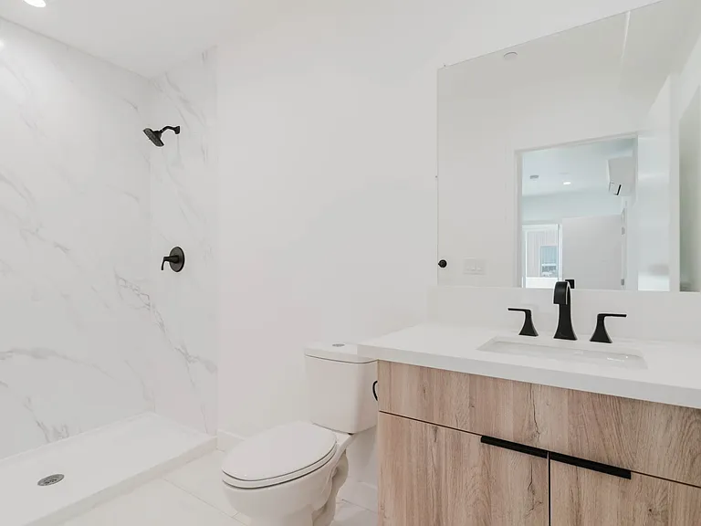 5654 1/2 Cartwright Ave — Photo 28