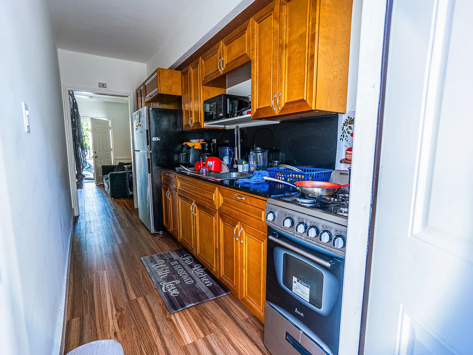 2 bed, 800 sqft, $2,200 — Photo 3