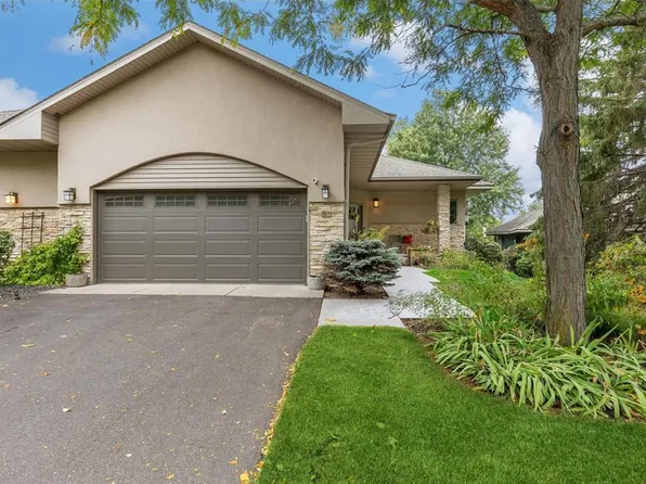 33 Summit Vw, North Oaks, MN 55127