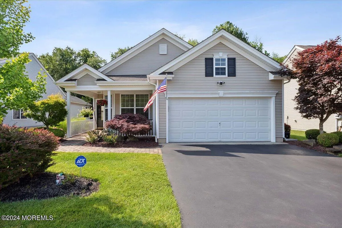 36 Chesterfield Drive photo 1
