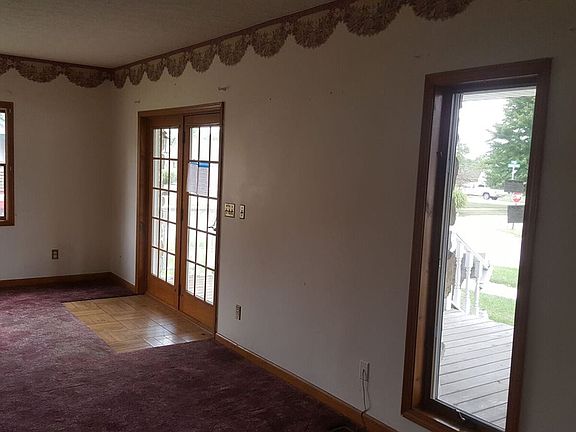 5th image of 289 C St NE