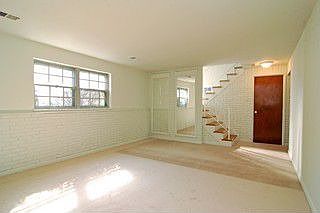 4th image of 218 N Babcock Dr