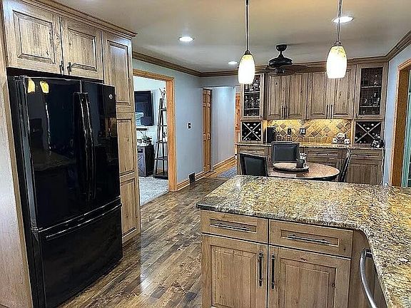 4th image of 38894 Winkler St